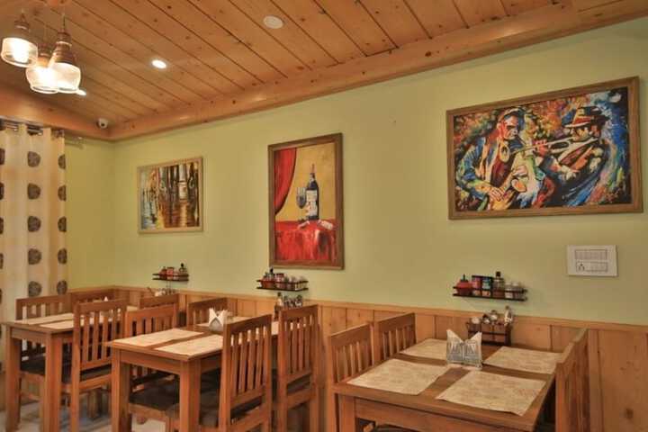Dining 19 of 24