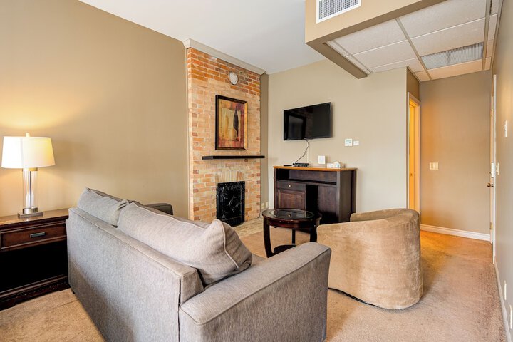 Room 8 of 21