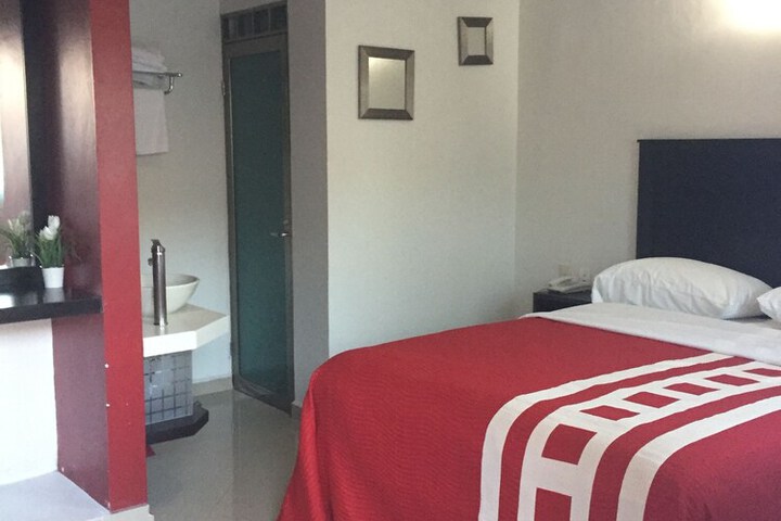 Room 8 of 40