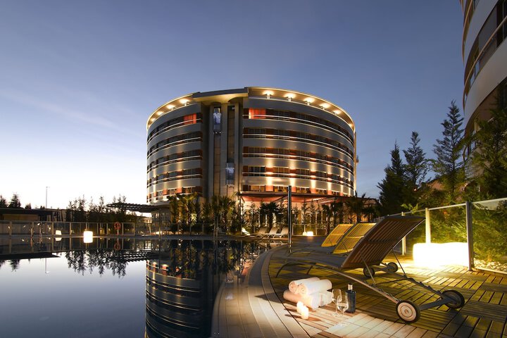 Hotel with Pool