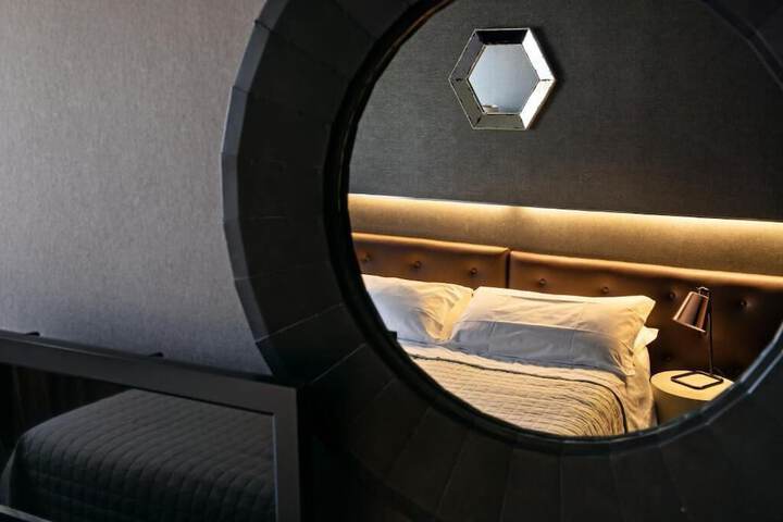 Room 8 of 28