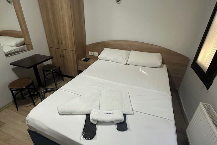 Room 8 of 19