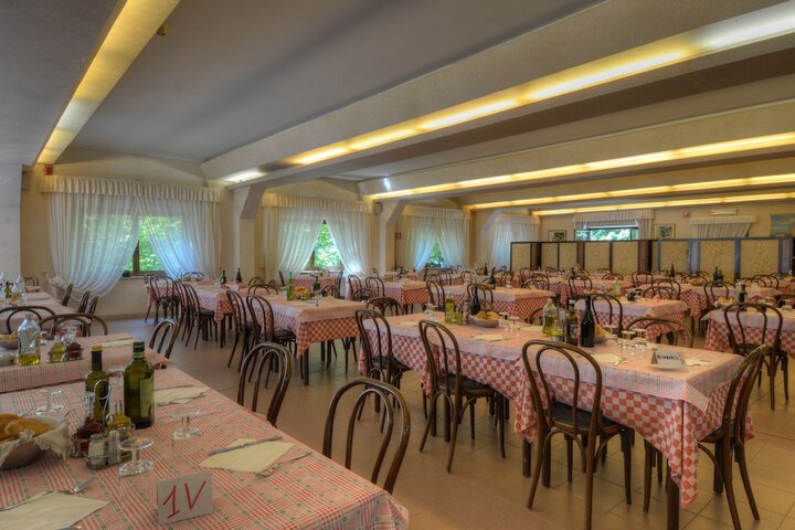Dining 17 of 24
