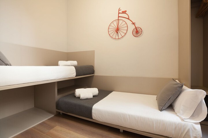 Room 5 of 117
