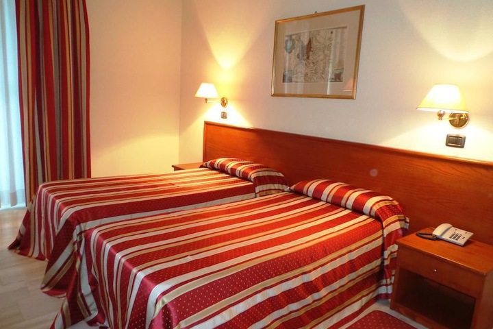 Room 6 of 19