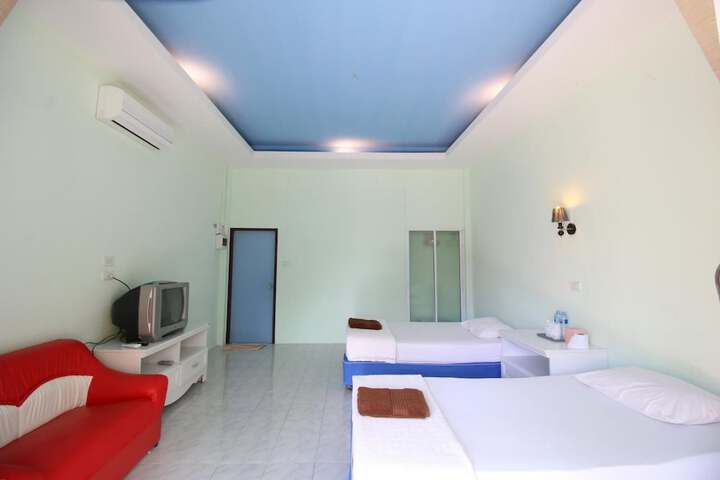 Room 6 of 33