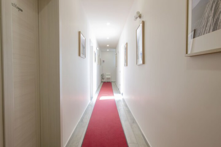 Ballroom/Hall 16 of 19