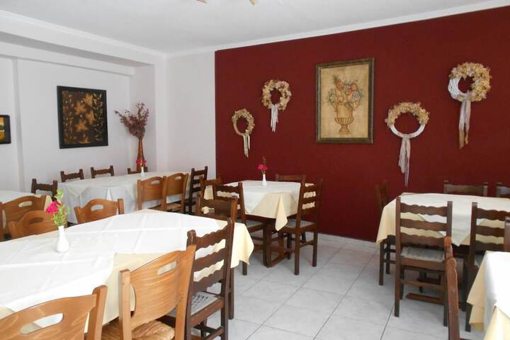 Dining 17 of 24
