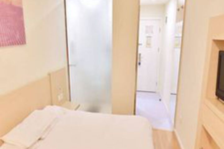 Room 20 of 25