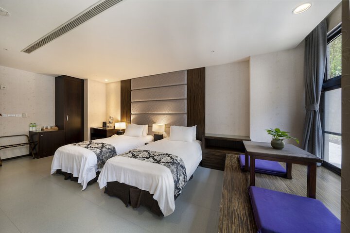 Room 25 of 145