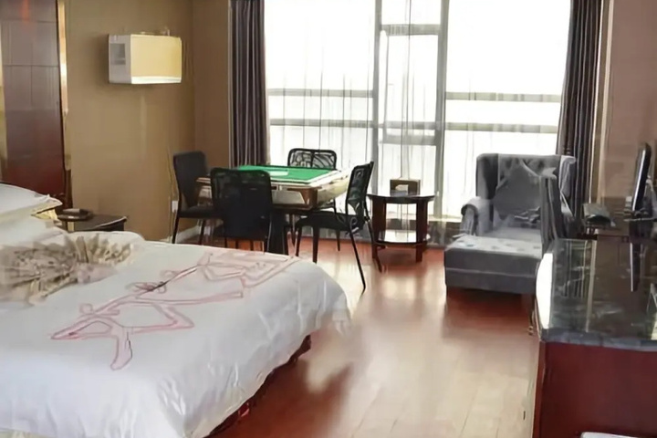 Room 12 of 15