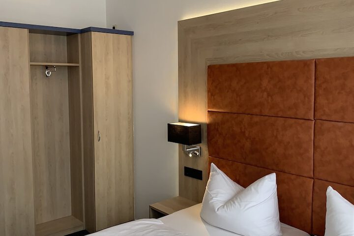 Room 15 of 42