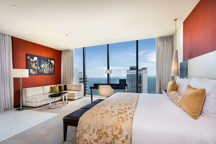 Room 4 of 100