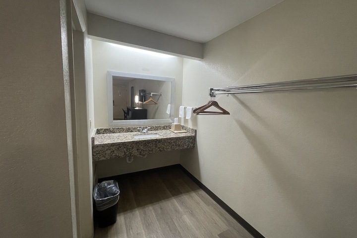 Deluxe Single Room (4 of 6)