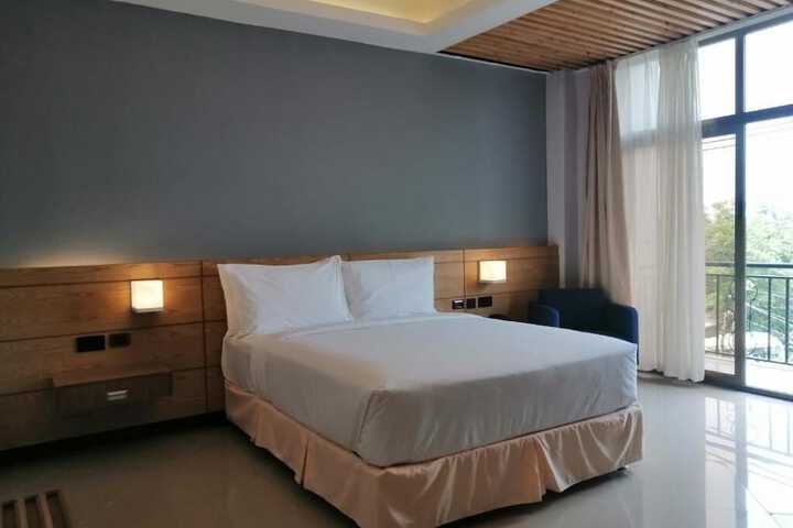 Room 25 of 173