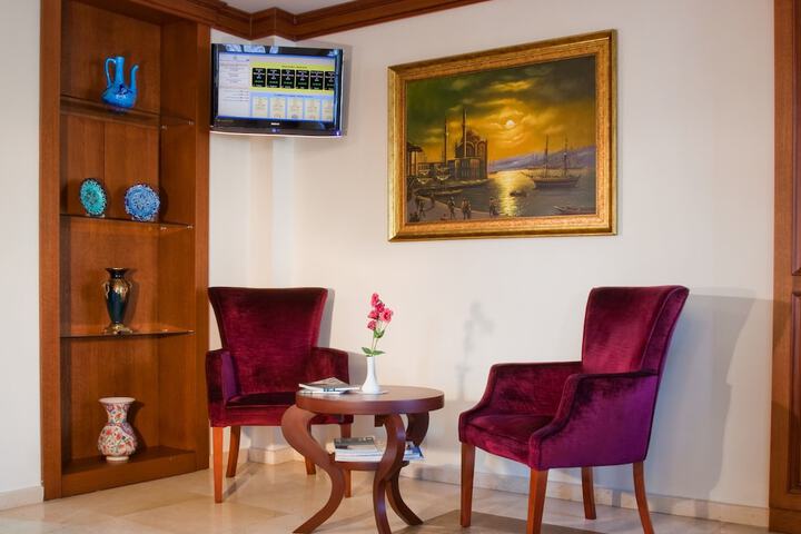 Guest Lobby