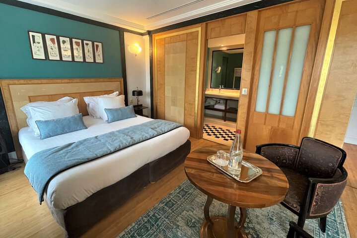 Room 13 of 37