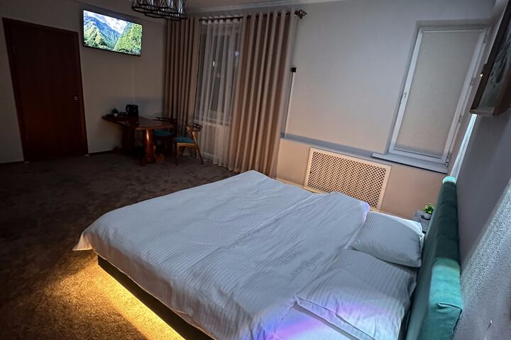 Room 17 of 25