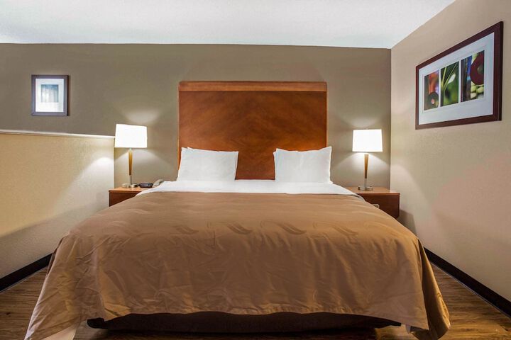1 King Bed (11 of 18)