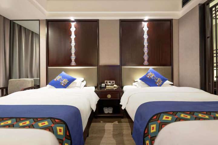 Room 11 of 27