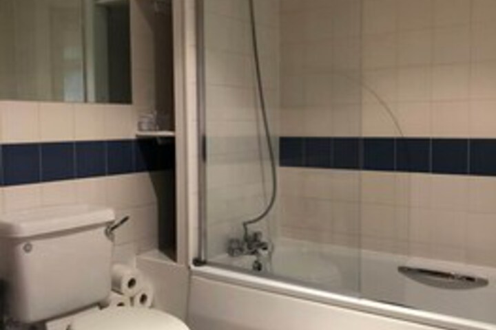 Room 2 of 18