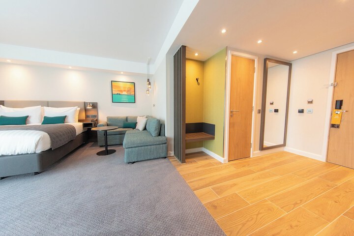 Room 11 of 120