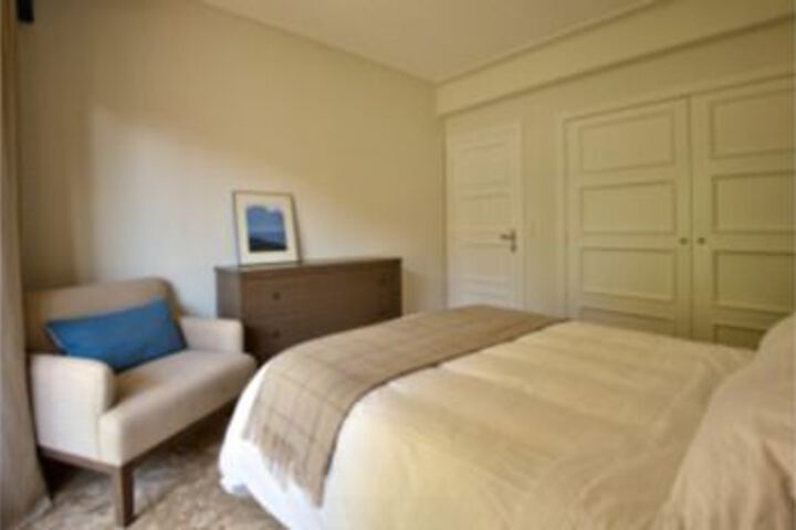 Room 9 of 13