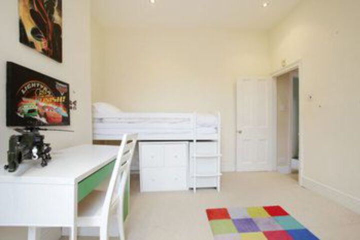 Room 9 of 15