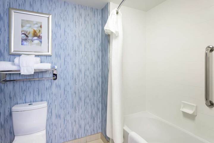 1 King 1qn Bed 2 Bedroom 2 Bath Suite (10 of 21)