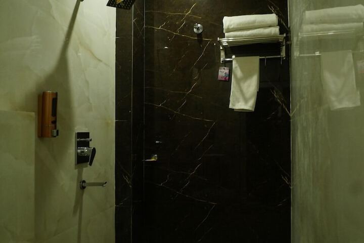Room 15 of 25