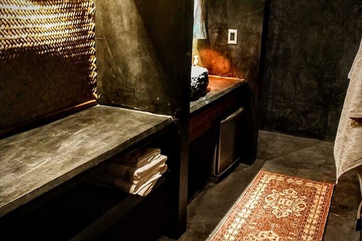 Room 24 of 87