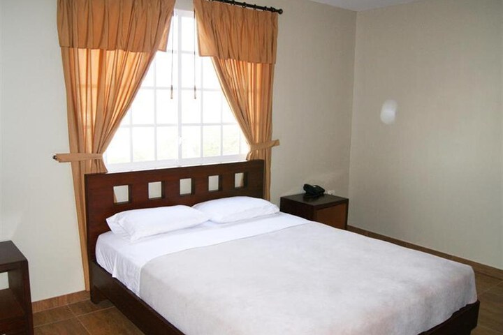 Room 6 of 10