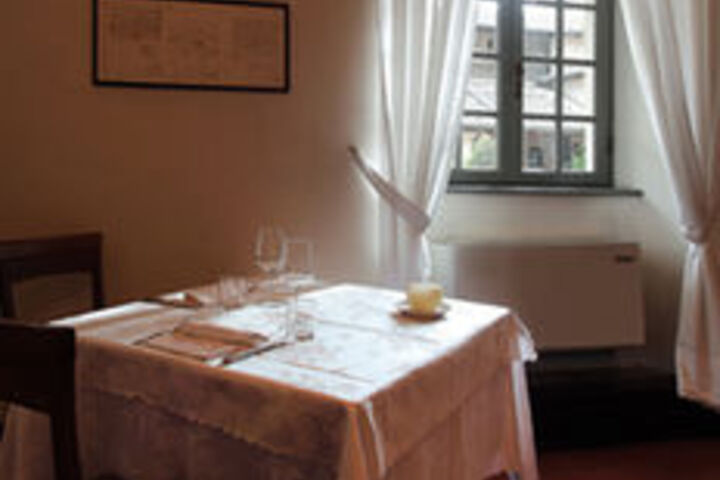 Dining 11 of 46