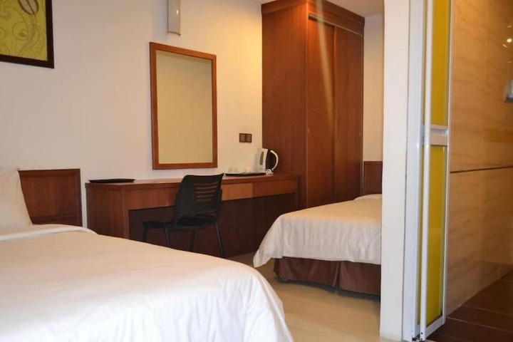 Room 28 of 60