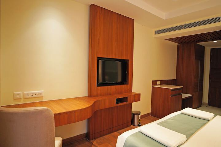 Room 33 of 72