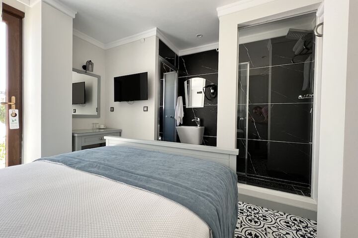 Room 18 of 107