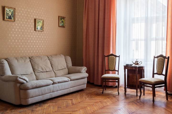 Room 11 of 48
