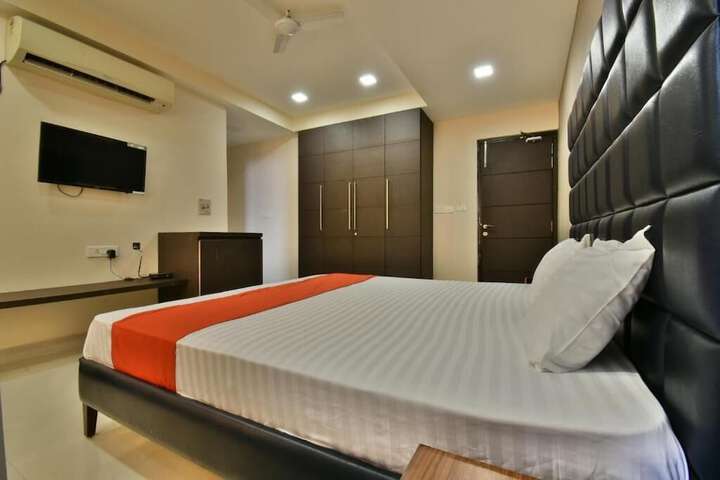 Room 11 of 24
