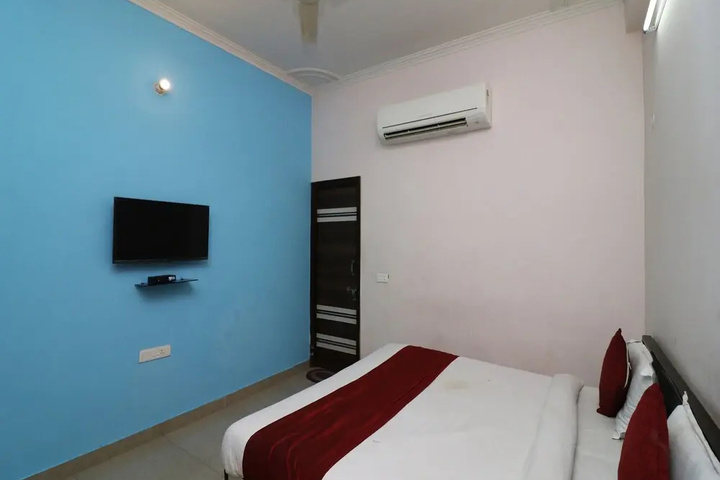 Room 5 of 15