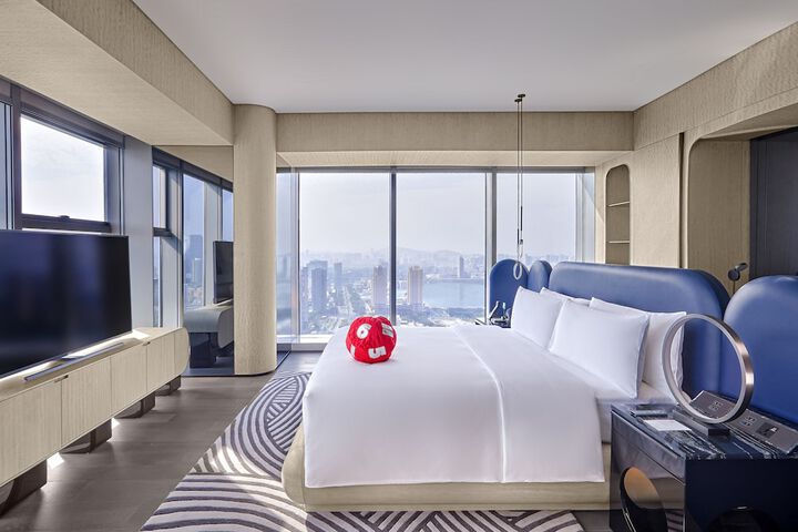 Room 4 of 77