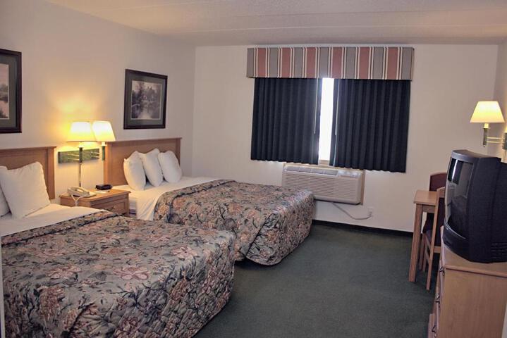 2 Queen Beds (6 of 9)