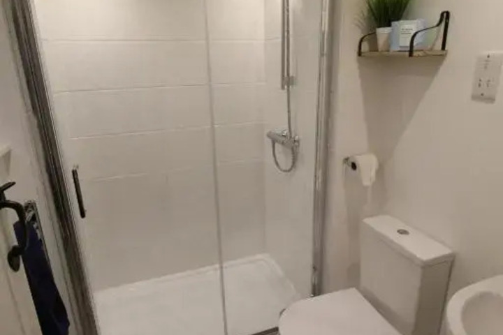 Room 2 of 2