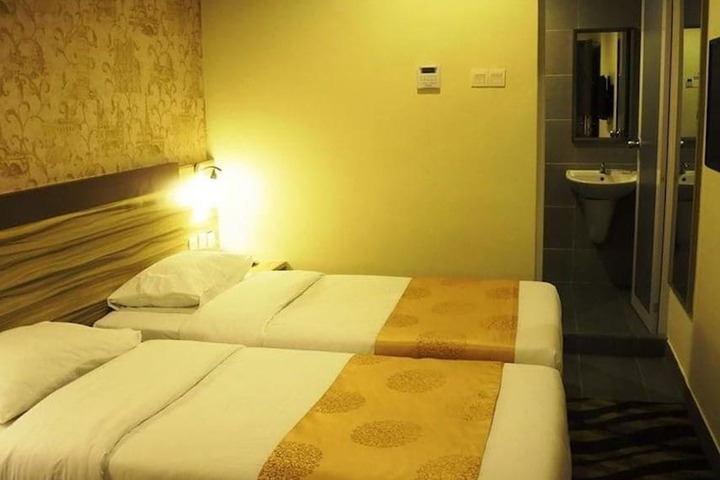 Room 11 of 30