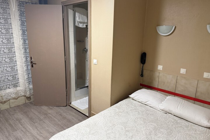 Room 18 of 32