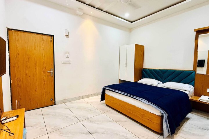 Room 12 of 101