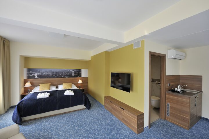 Room 7 of 53