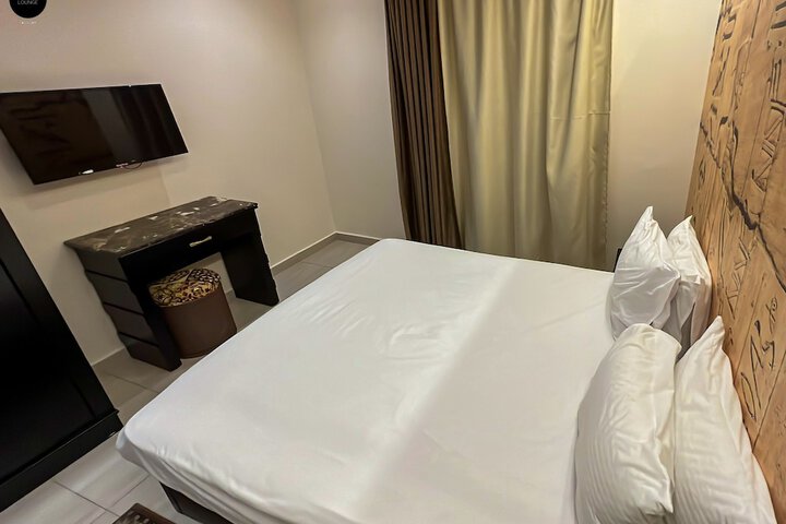 Room 70 of 284