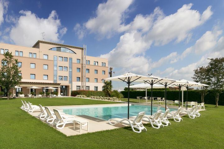 Pool Hotel