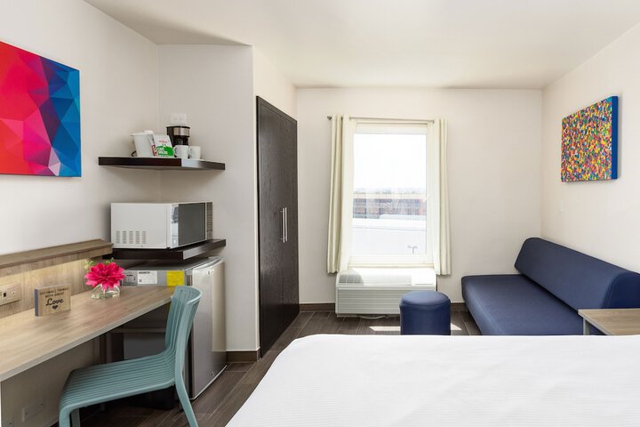Room 13 of 44