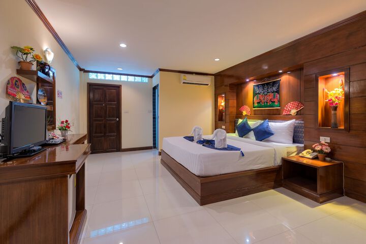 Room 10 of 33